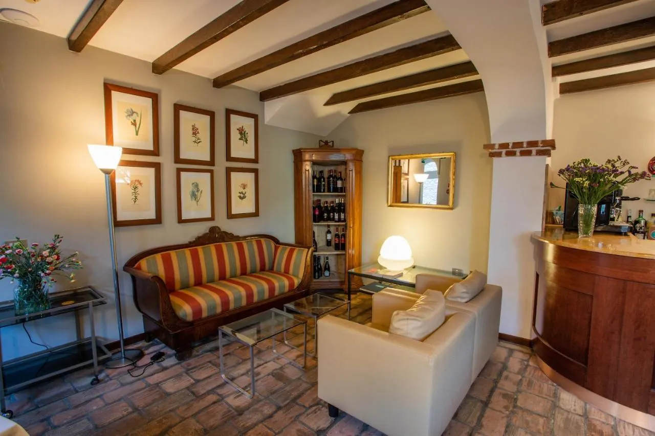 Hotel Degli Oleandri 시르미오네