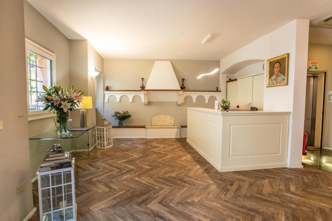 Hotel Degli Oleandri 시르미오네