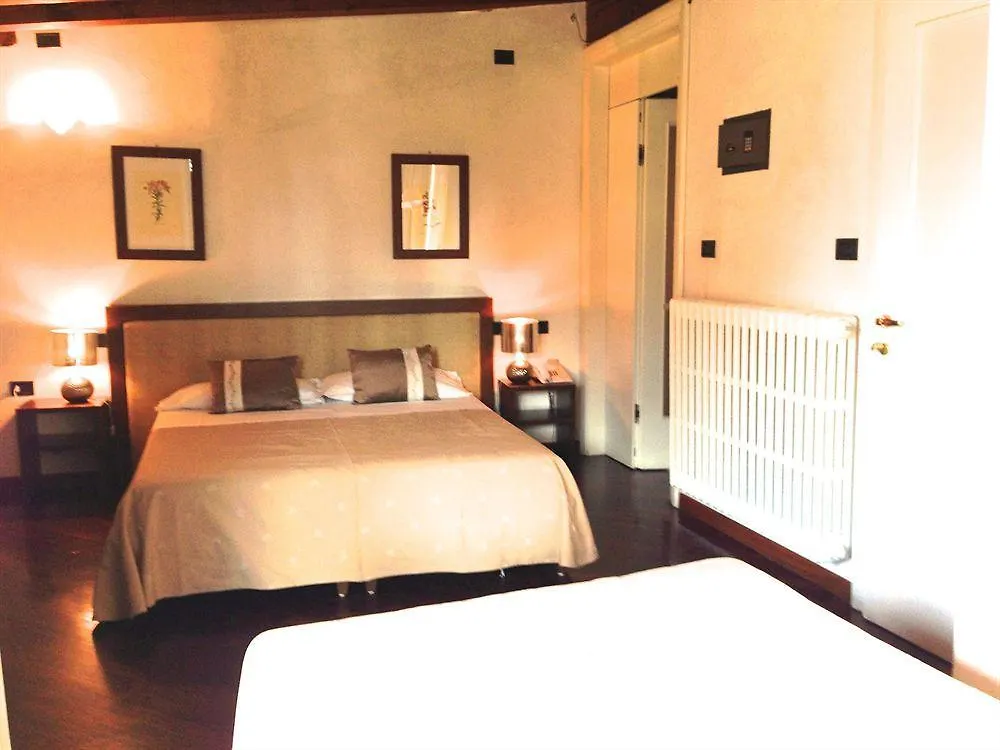 Hotel Degli Oleandri Sirmione 3*,