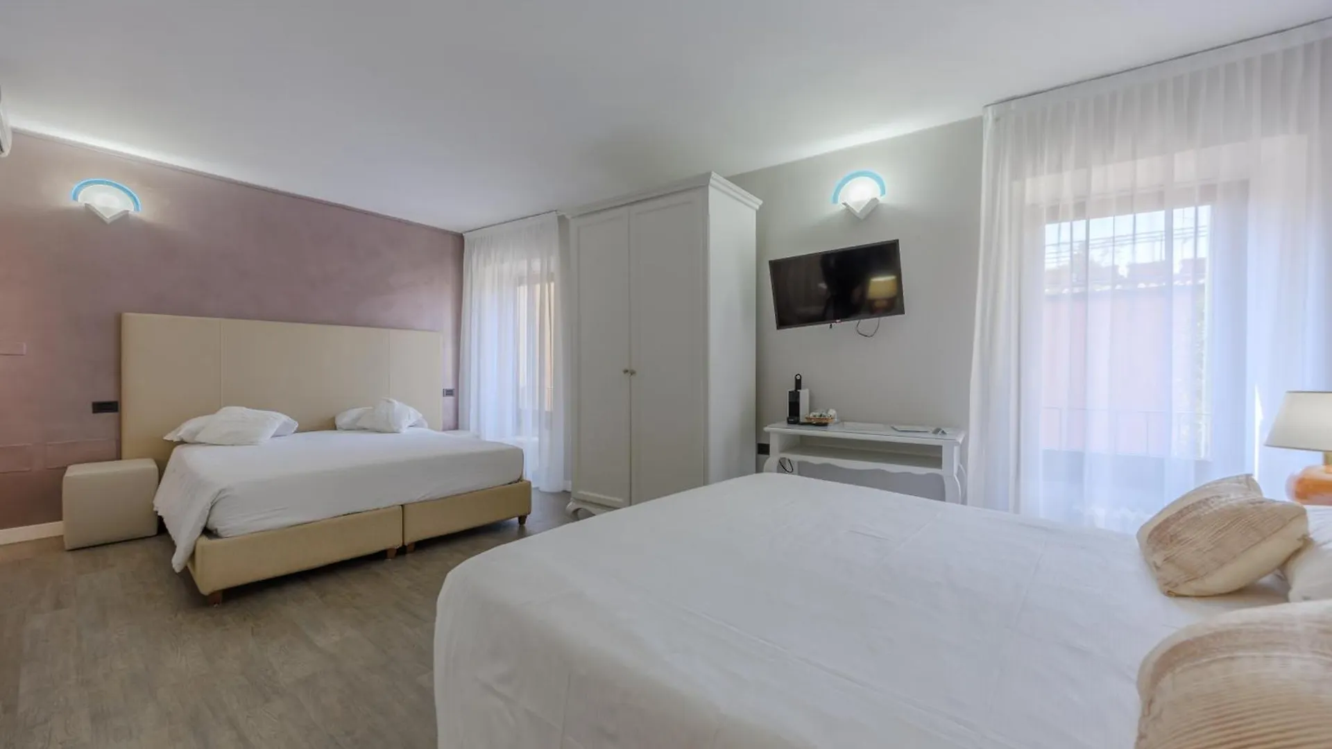 Hotel Degli Oleandri Sirmione 3*,