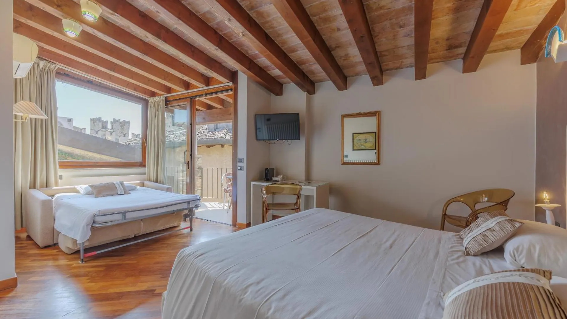 Hotel Degli Oleandri Sirmione 3*,