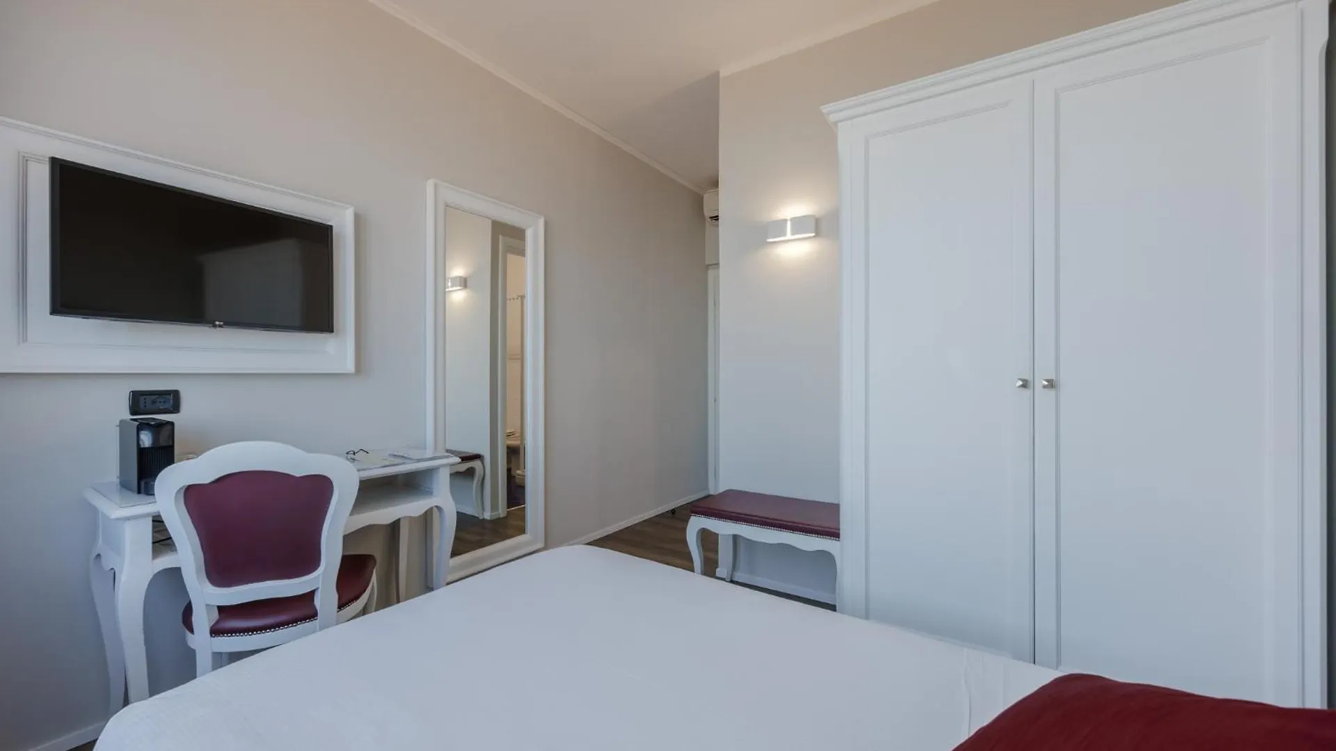 Hotel Degli Oleandri 시르미오네