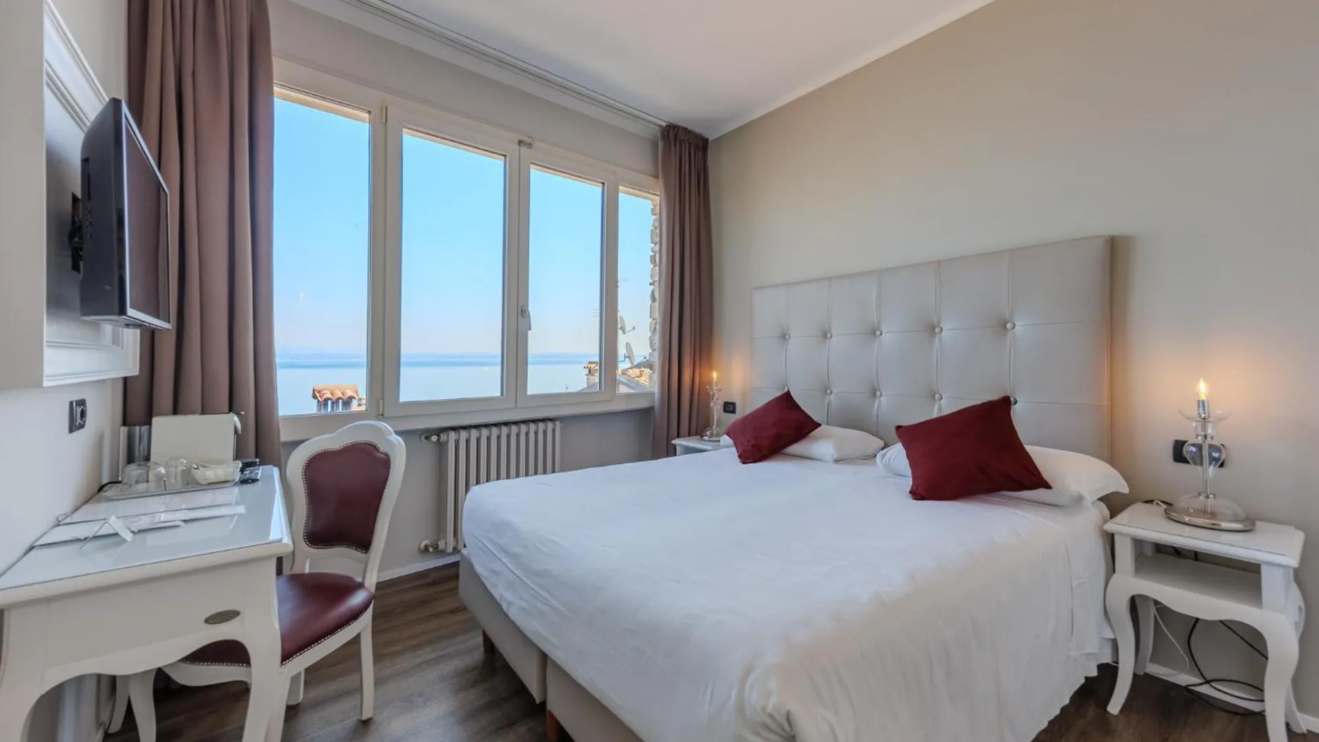 Hotel Degli Oleandri 시르미오네