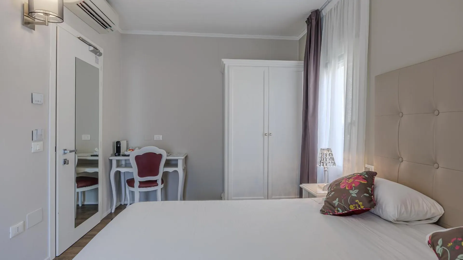 Hotel Degli Oleandri Sirmione 3*,  Włochy