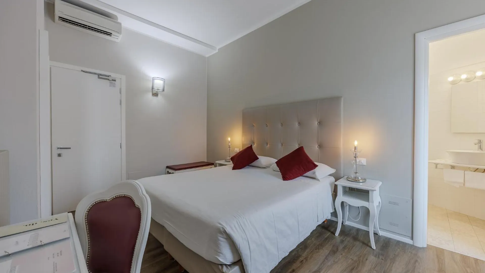 Hotel Degli Oleandri Sirmione 3*,