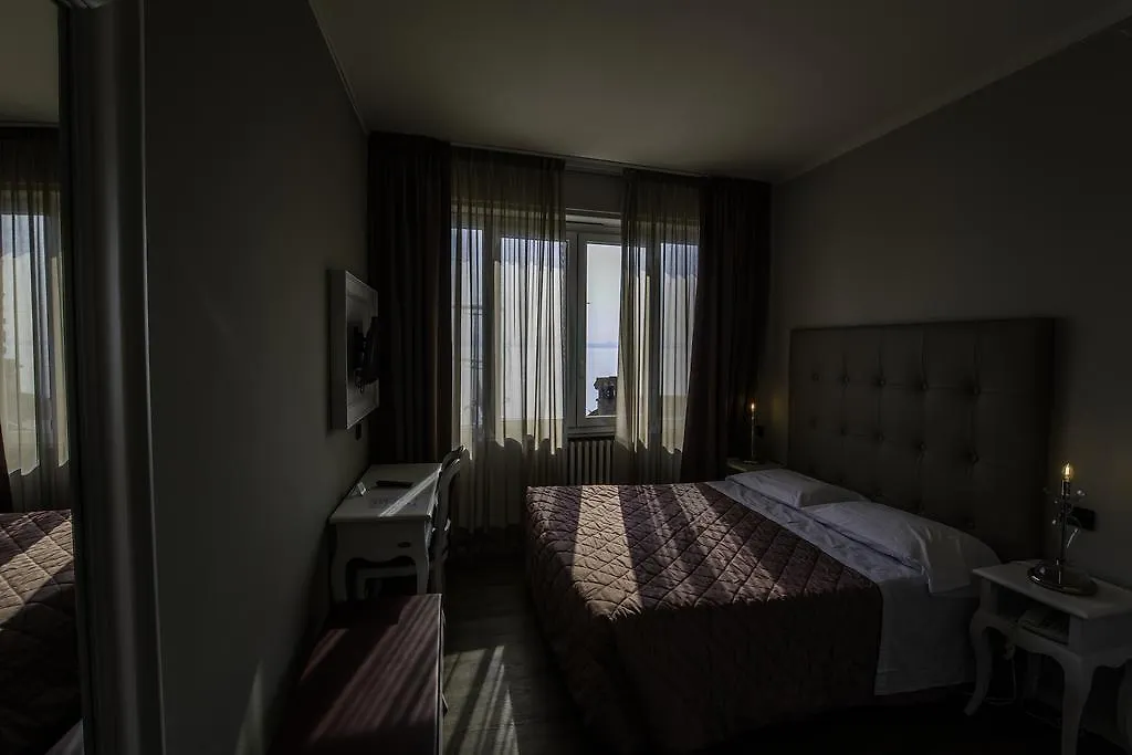 Hotel Degli Oleandri Sirmione 3*,